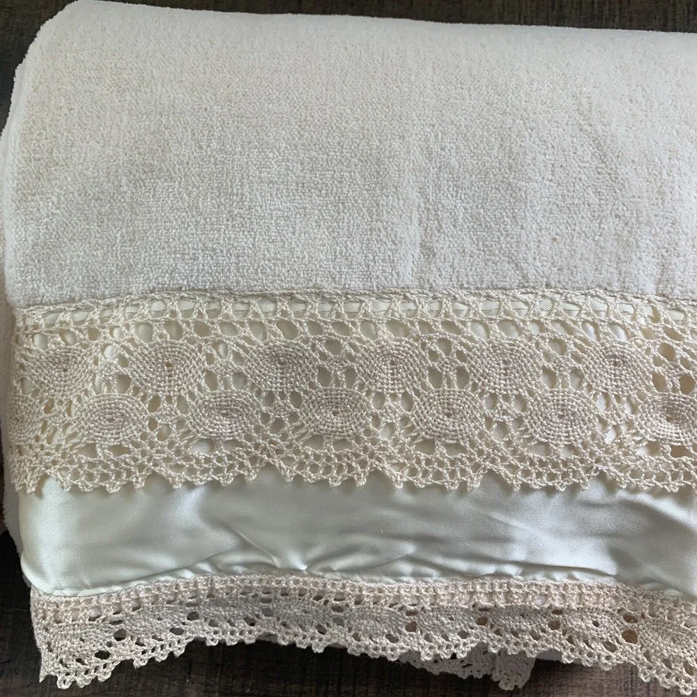 1978 Avanti Towel Set 3 Piece Cream Lace Satin‎ USA Bath Hand Washcloth New